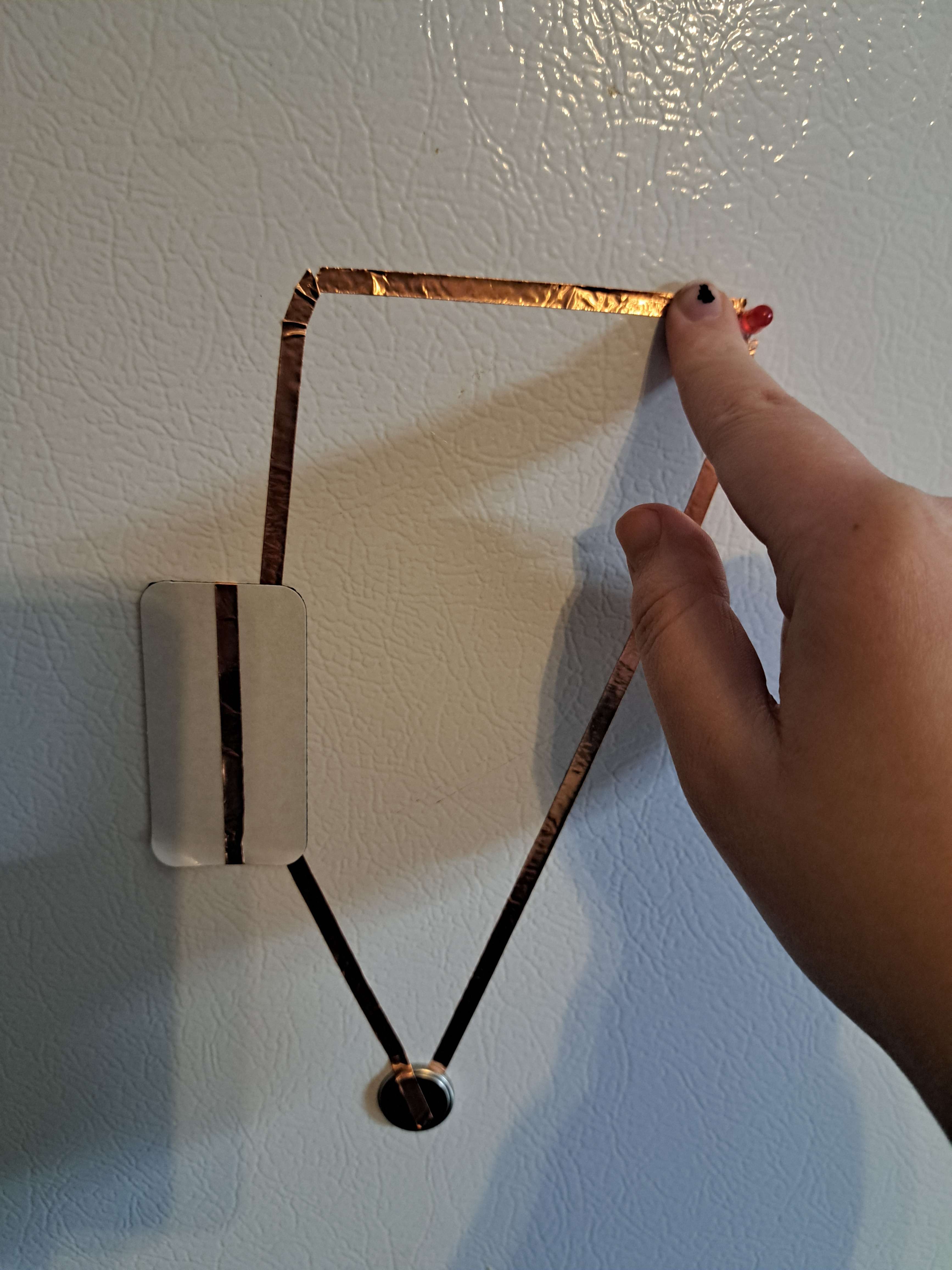 the circuit will not close with the magnet alone