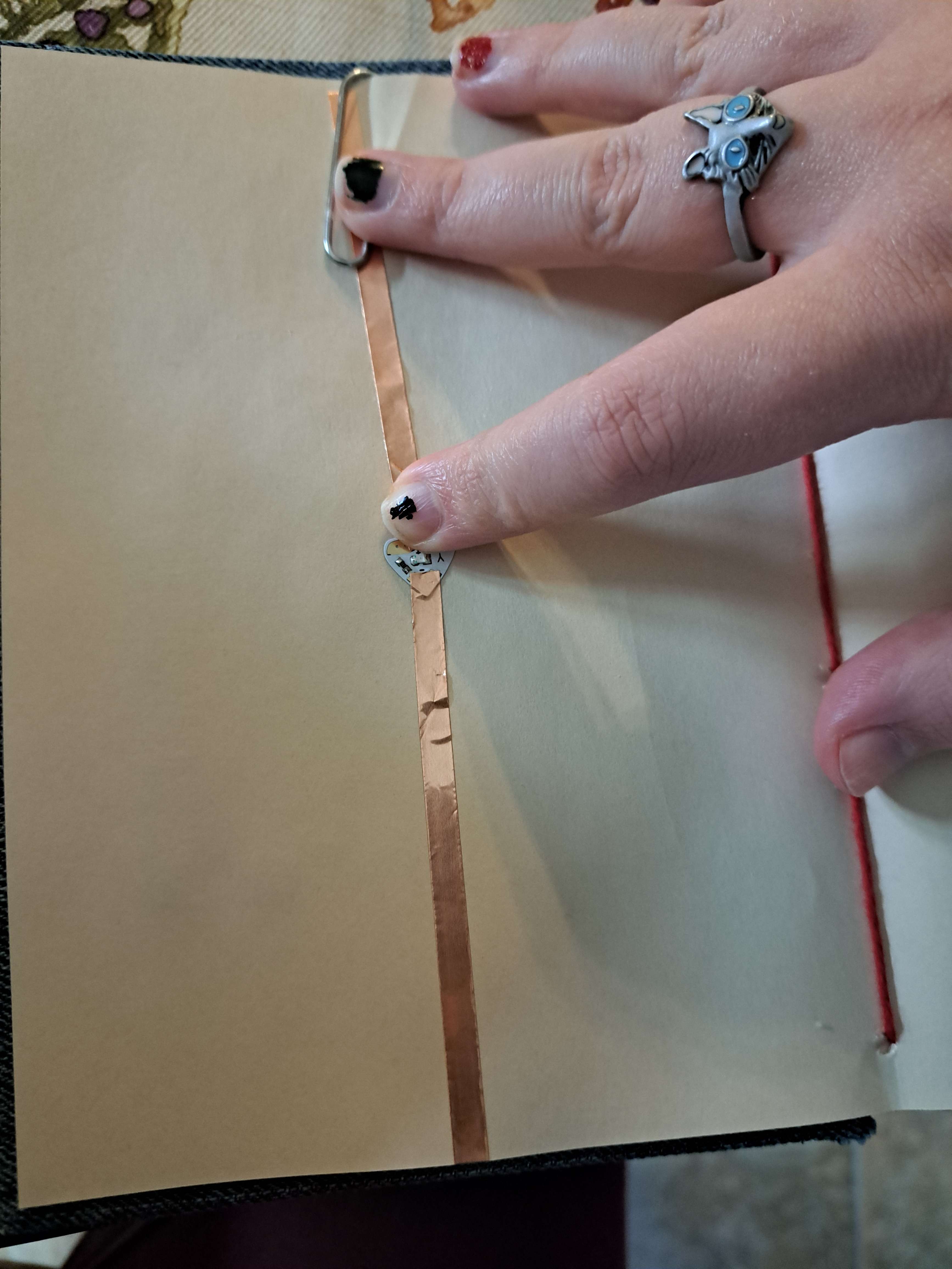 trying to connect with a paper clip<br>was not successful